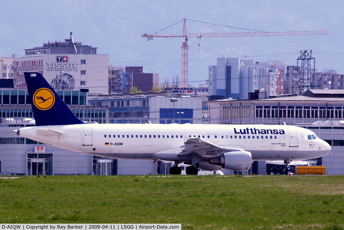 D-AIQW, 2000 Airbus A320-211 C/N 1367, Airbus A320-211 [1367] (Lufthansa) Geneva~HB 11/04/2009