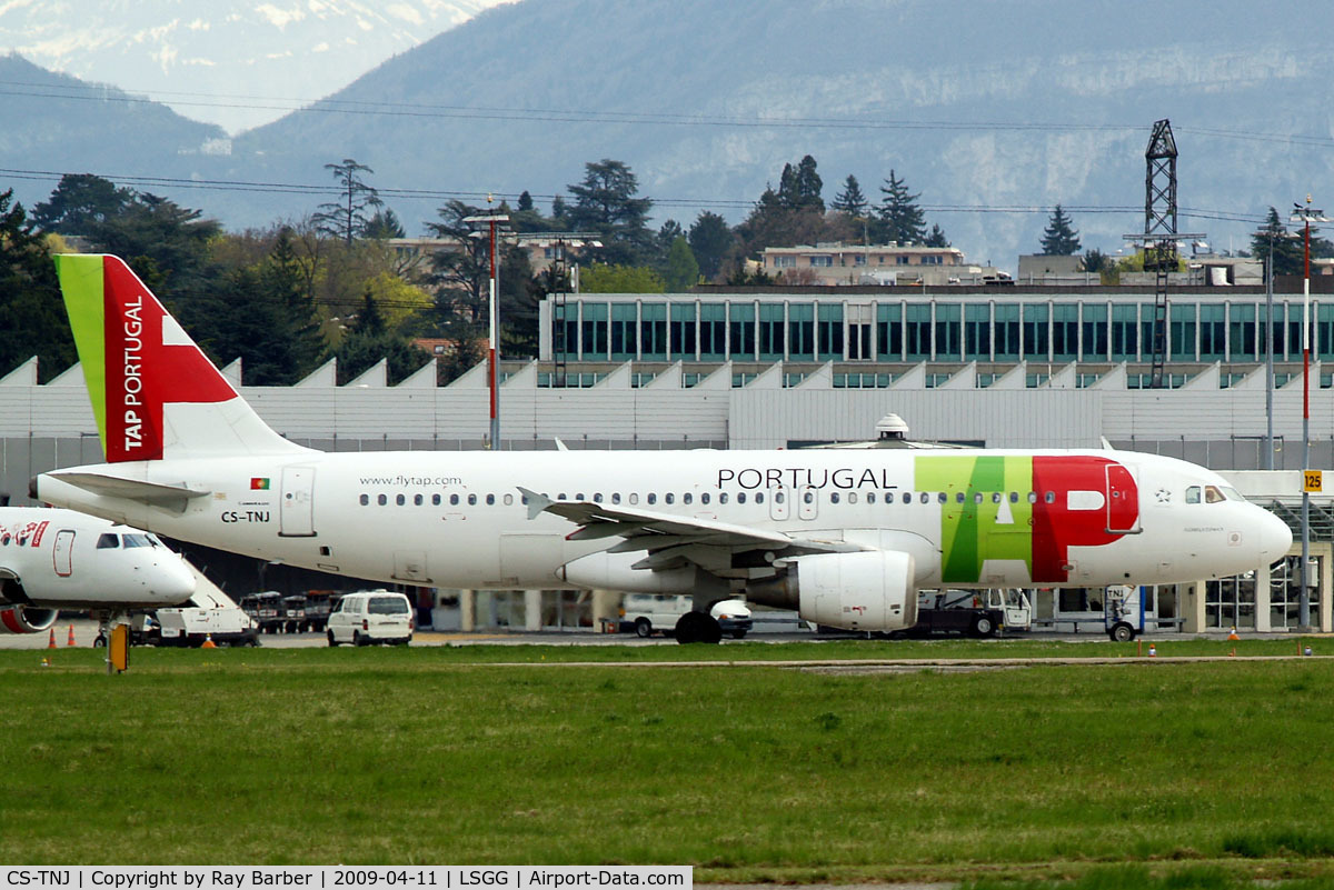 CS-TNJ, 2000 Airbus A320-214 C/N 1181, Airbus A320-214 [1181] (TAP Portugal) Geneva~HB 11/04/2009