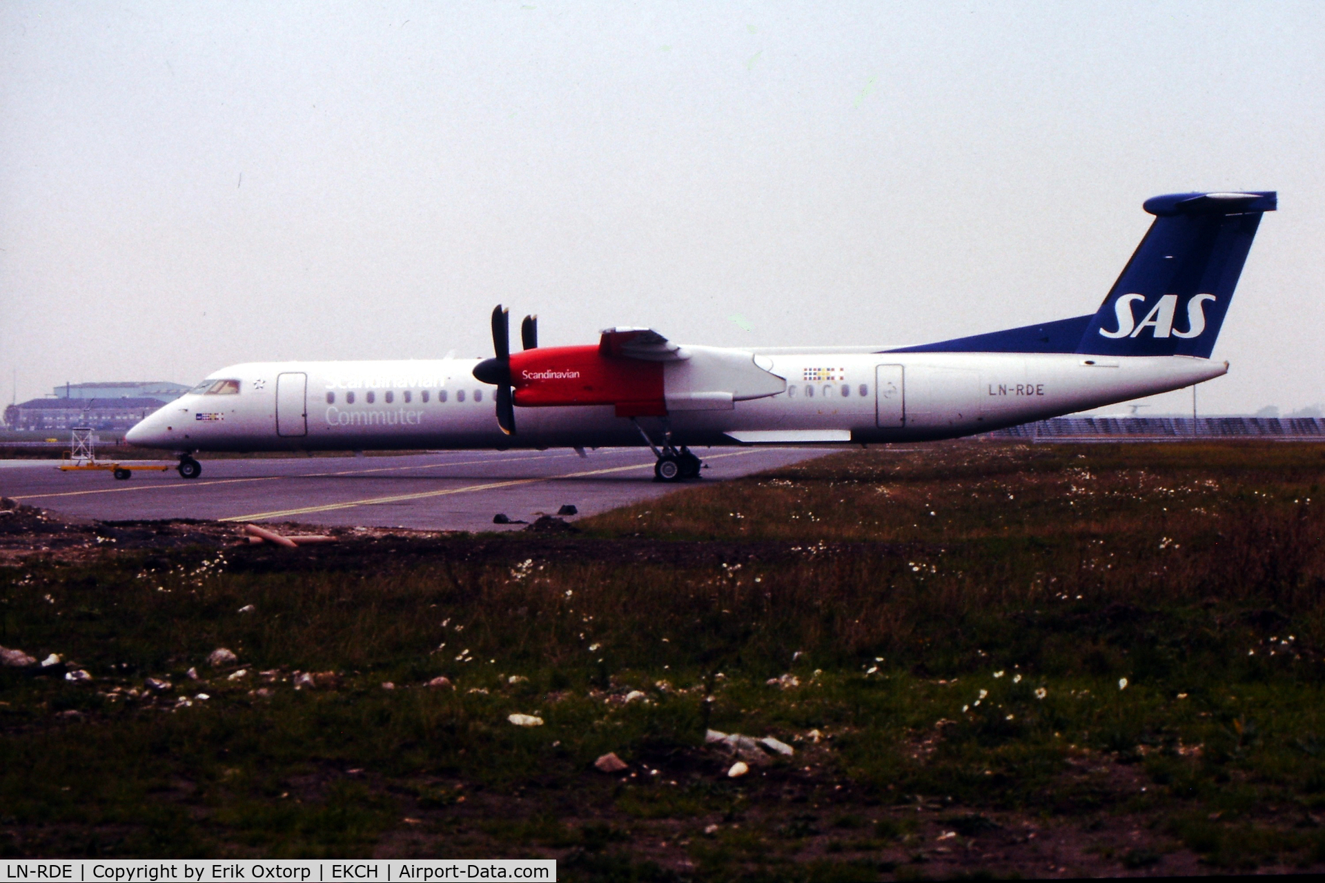 LN-RDE, 2000 De Havilland Canada DHC-8-402Q Dash 8 Dash 8 C/N 4020, LN-RDE in CPH 2000-10