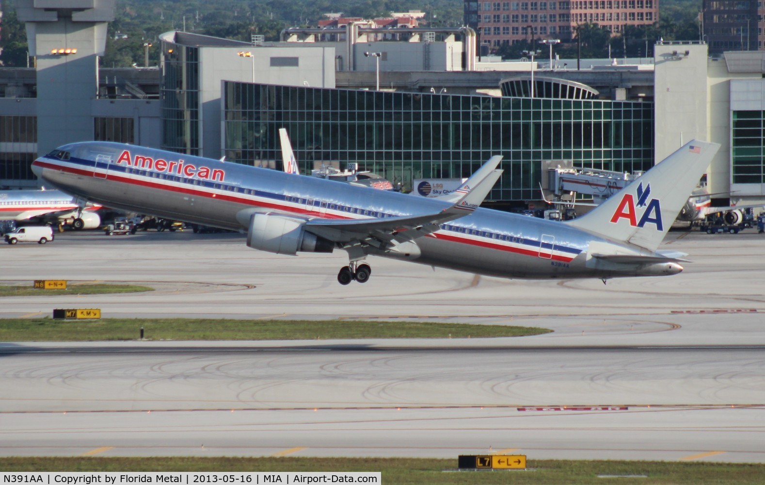 N391AA, 1995 Boeing 767-323 C/N 27451, American