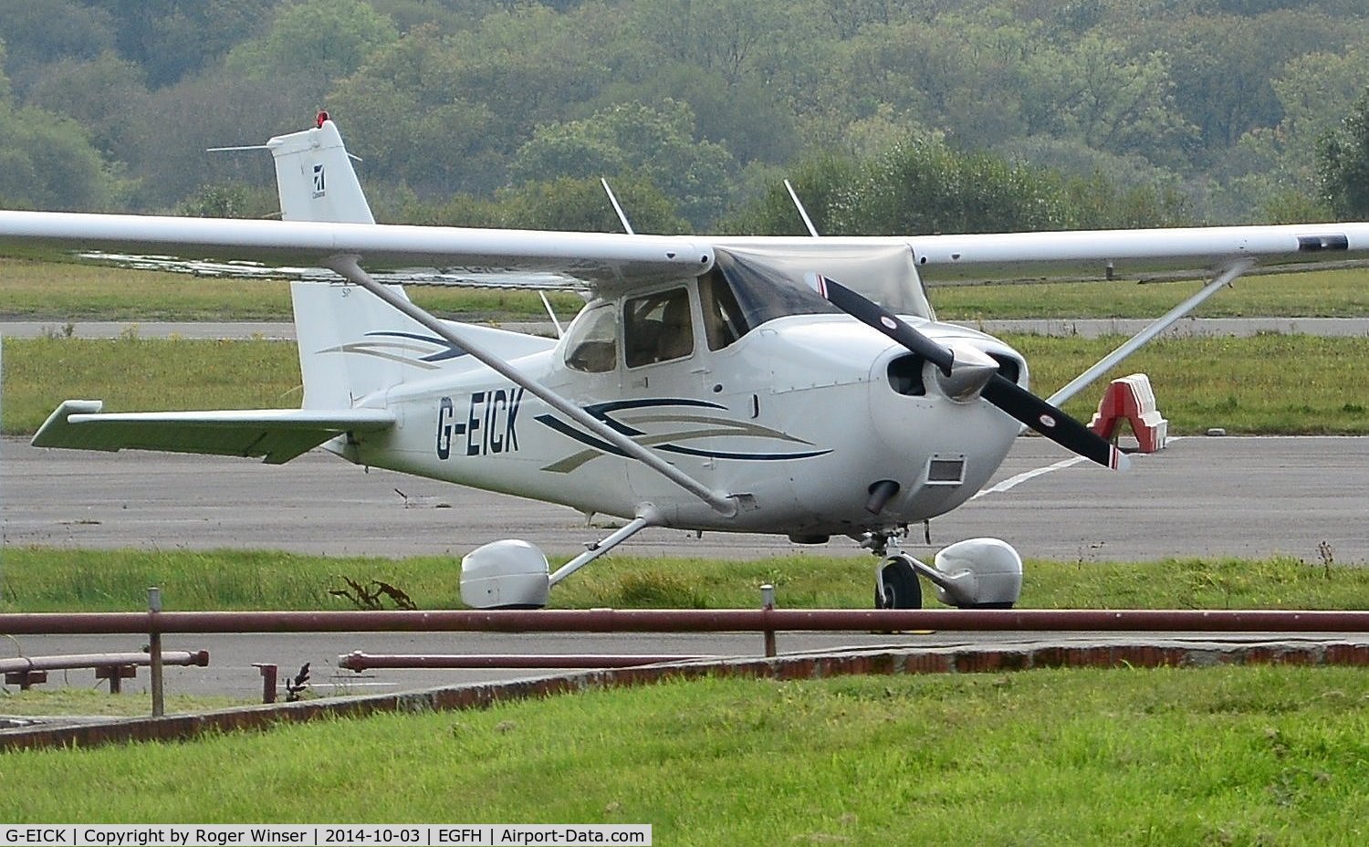 G-EICK, 2007 Cessna 172S Skyhawk SP C/N 172S10426, Visitng Cessna Skyhawk.