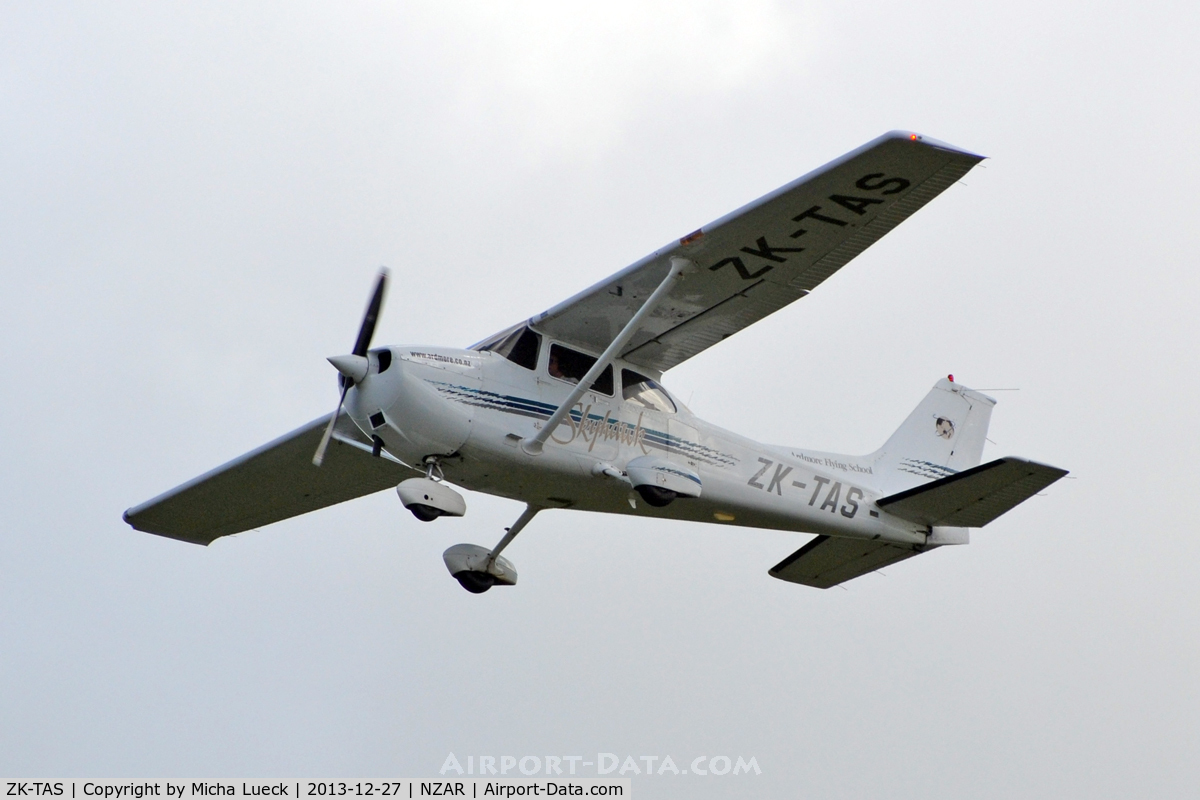 ZK-TAS, Cessna 172R C/N 17280630, At Ardmore
