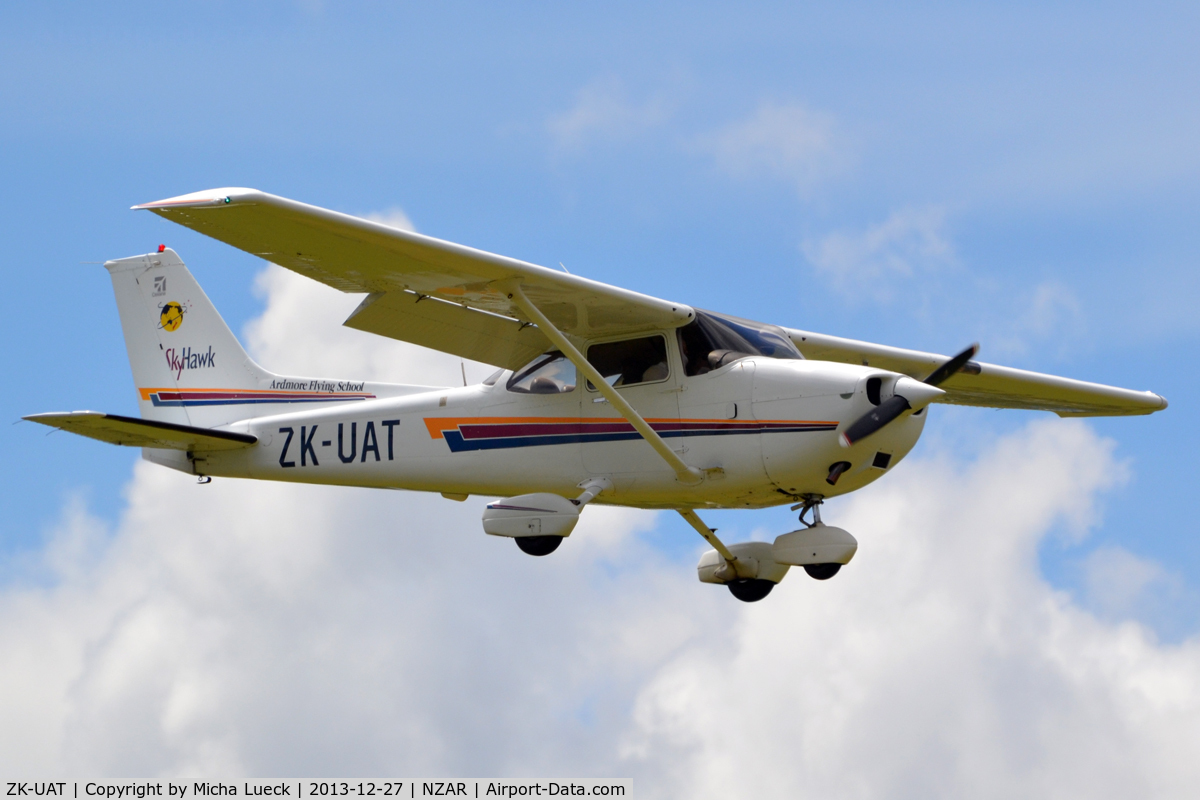 ZK-UAT, Cessna 172R C/N 17281127, At Ardmore