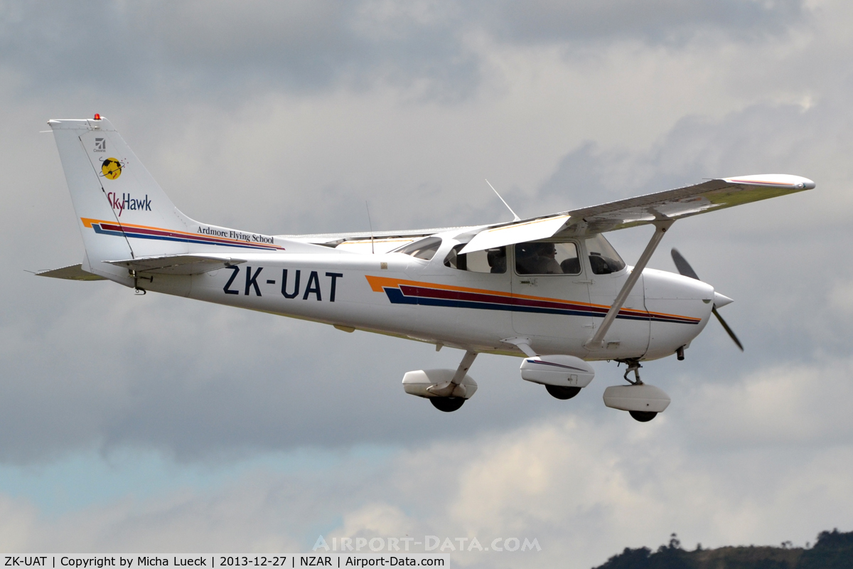 ZK-UAT, Cessna 172R C/N 17281127, At Ardmore