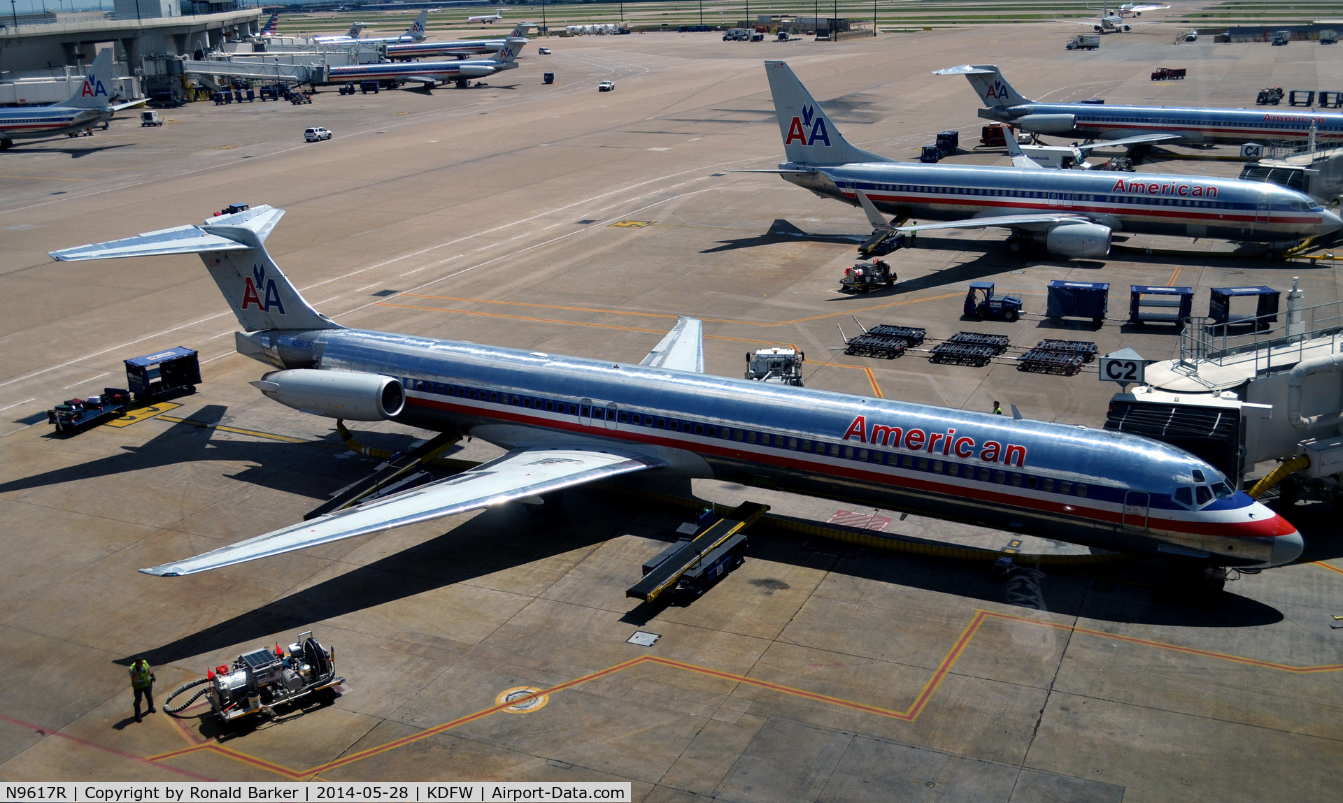 N9617R, 1997 McDonnell Douglas MD-83 (DC-9-83) C/N 53564, Gate C2 DFW