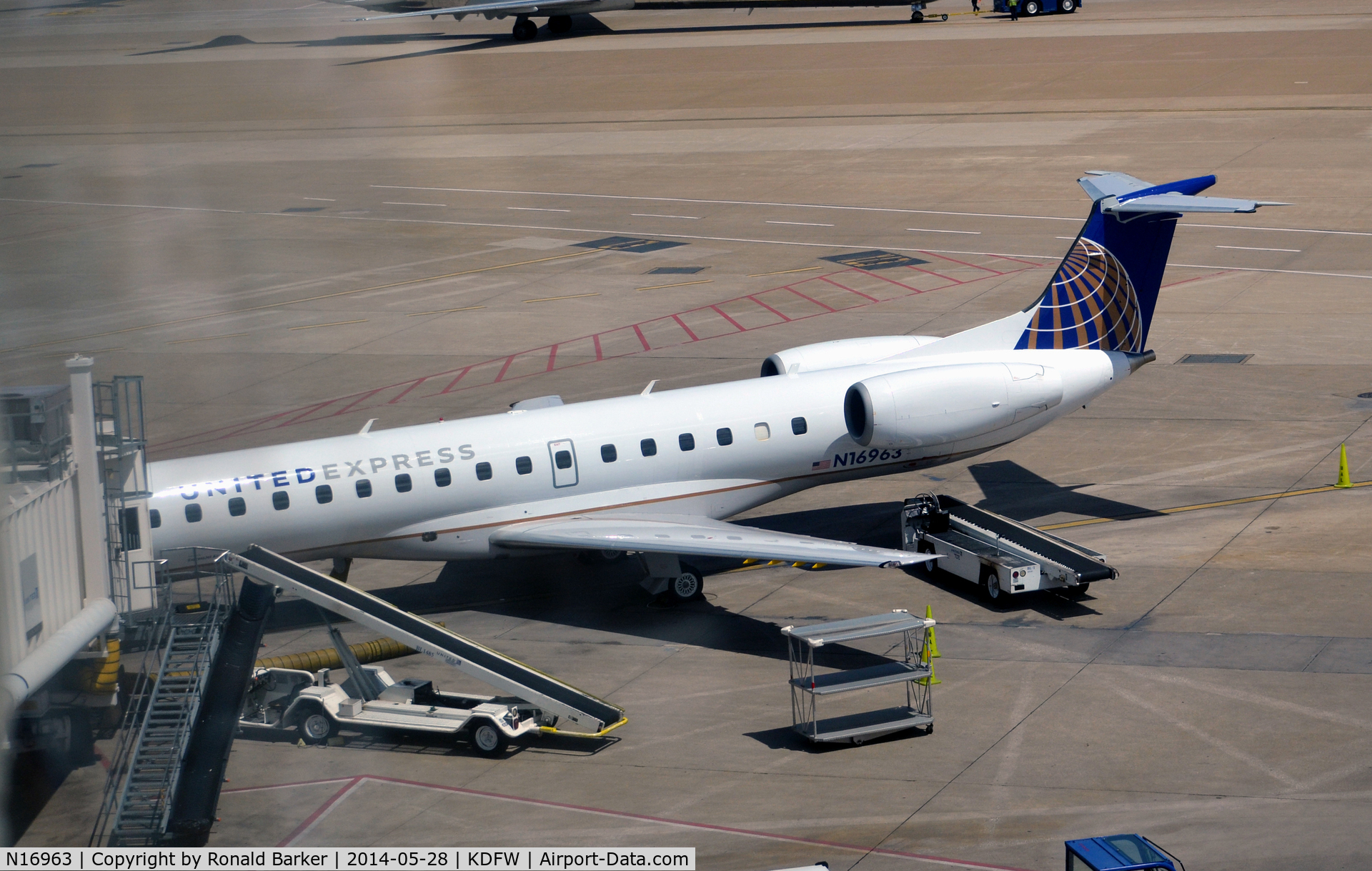 N16963, 1999 Embraer ERJ-145LR (EMB-145LR) C/N 145116, At the gate DFW