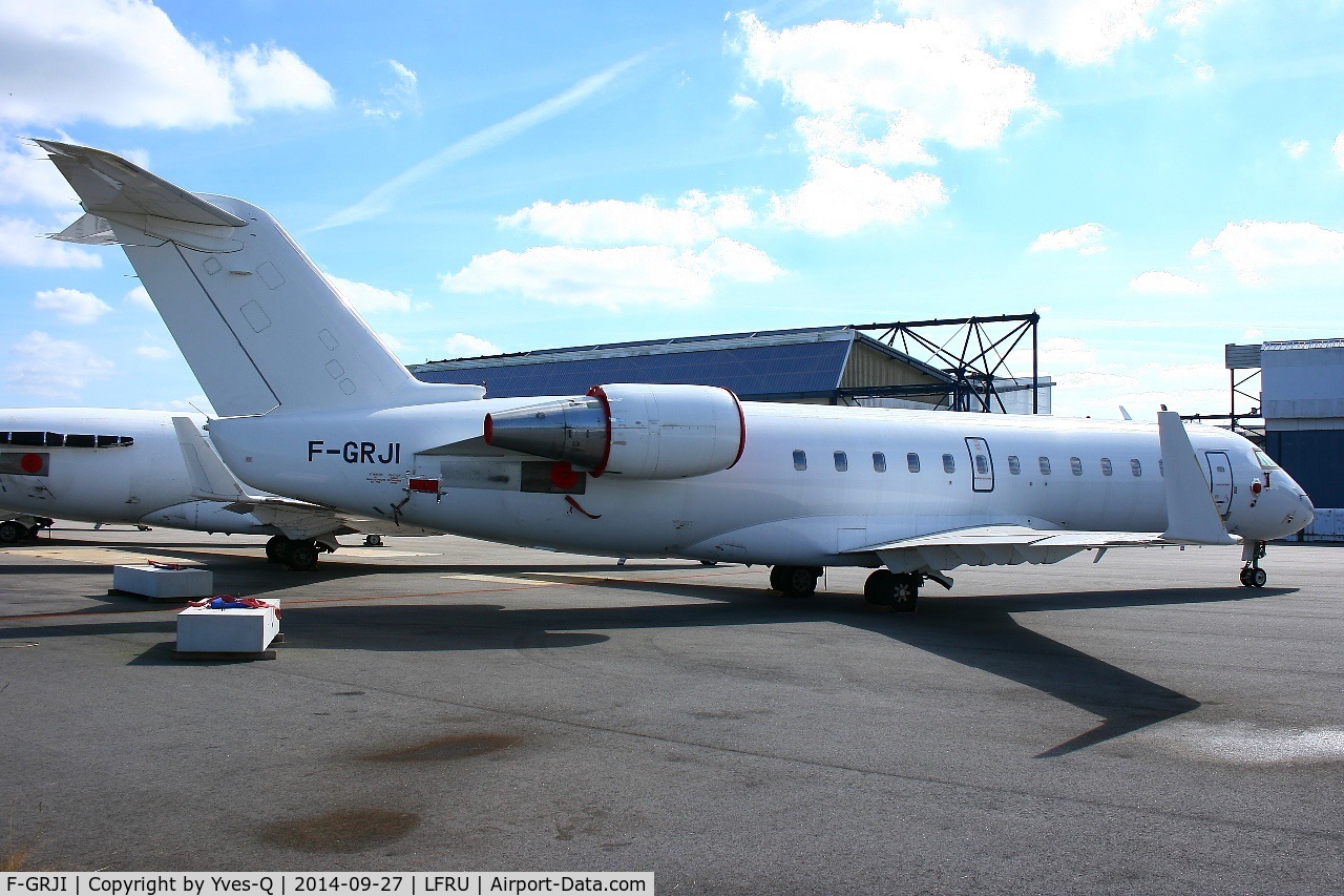 F-GRJI, 1996 Canadair CRJ-100ER (CL-600-2B19) C/N 7147, Canadair Regional Jet CRJ-100ER, BritAir HOP! parking area, Morlaix-Ploujean airport (LFRU-MXN)
