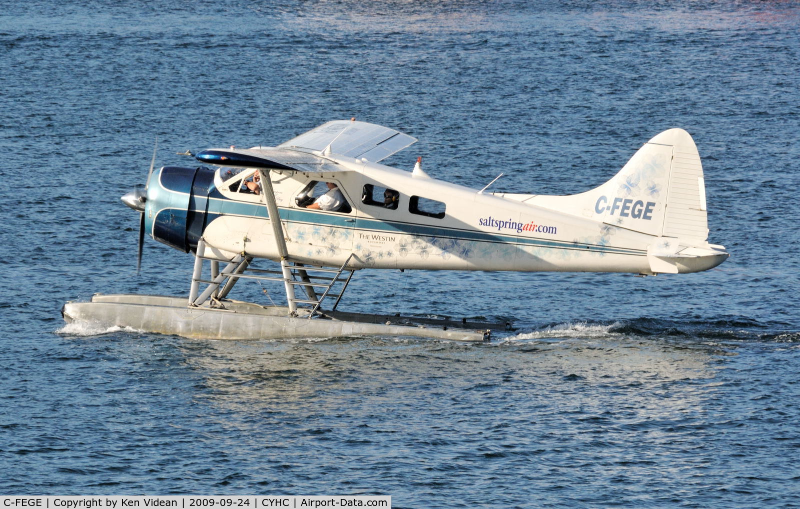 C-FEGE, 1964 De Havilland Canada DHC-2 Beaver Mk.I C/N 1539, Taxiing in at Vancouver harbour.