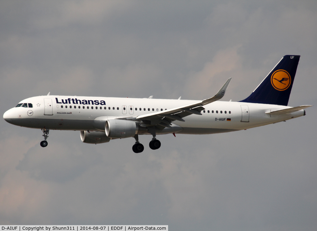 D-AIUF, 2014 Airbus A320-214 C/N 6141, Landing rwy 25L