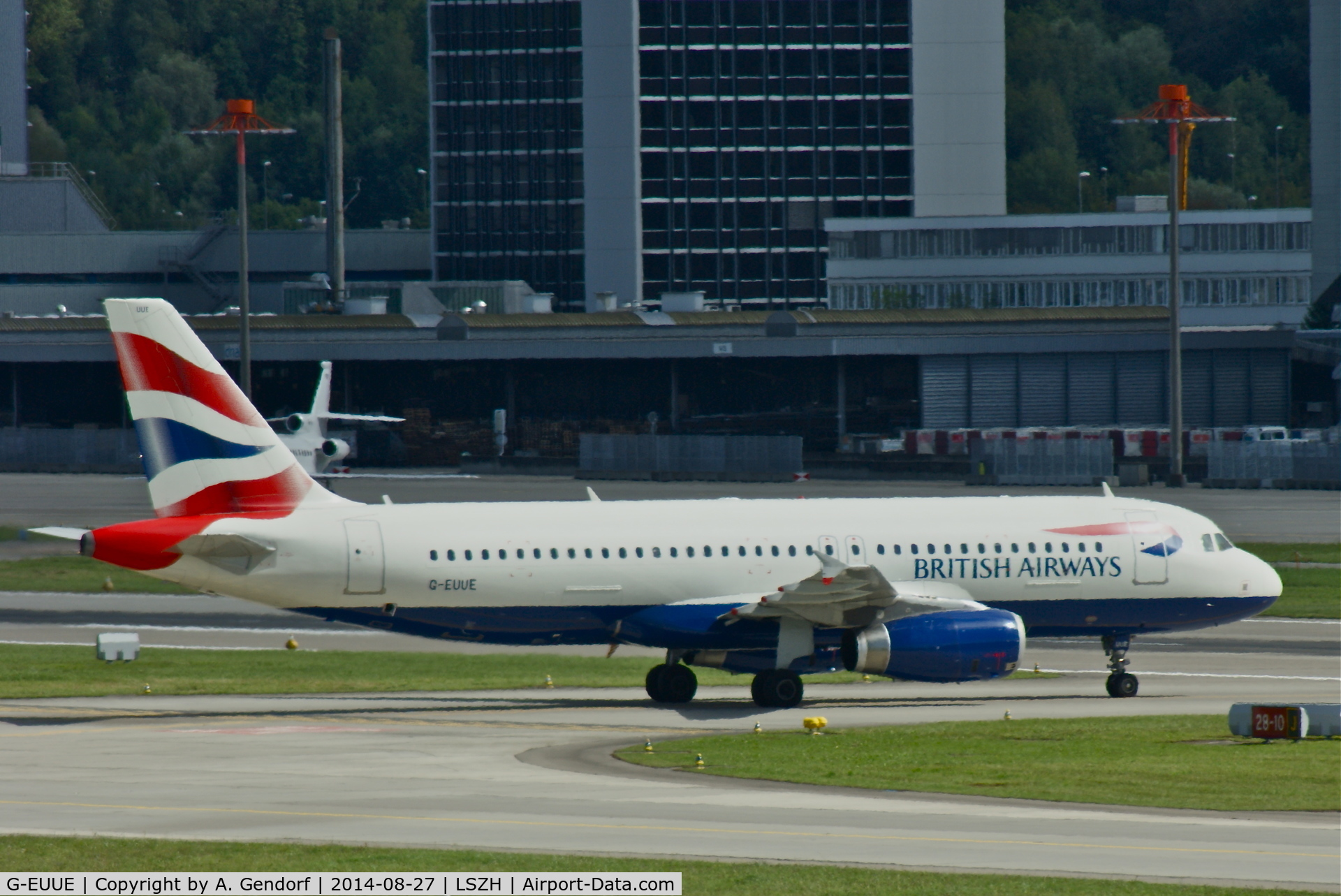 G-EUUE, 2002 Airbus A320-232 C/N 1782, British Airways, is here taxiing to the gate at Zürich-Kloten(LSZH)