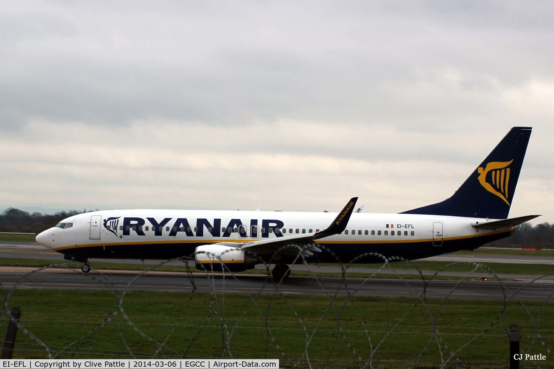 EI-EFL, 2009 Boeing 737-8AS C/N 37534, Ryanair taxy to the gate at Manchester