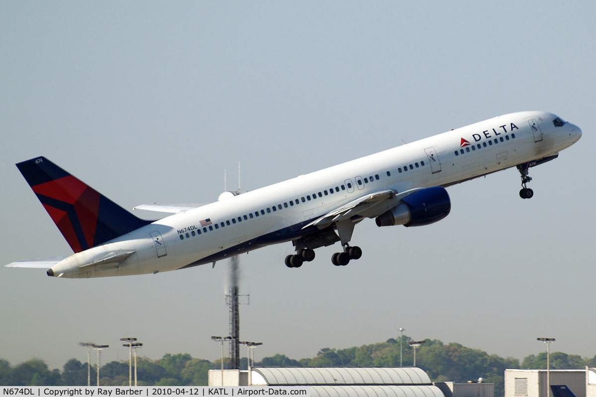 N674DL, 1992 Boeing 757-232 C/N 25979, Boeing 757-232 [25979] (Delta Air Lines) Atlanta-Hartsfield~N 12/04/2010