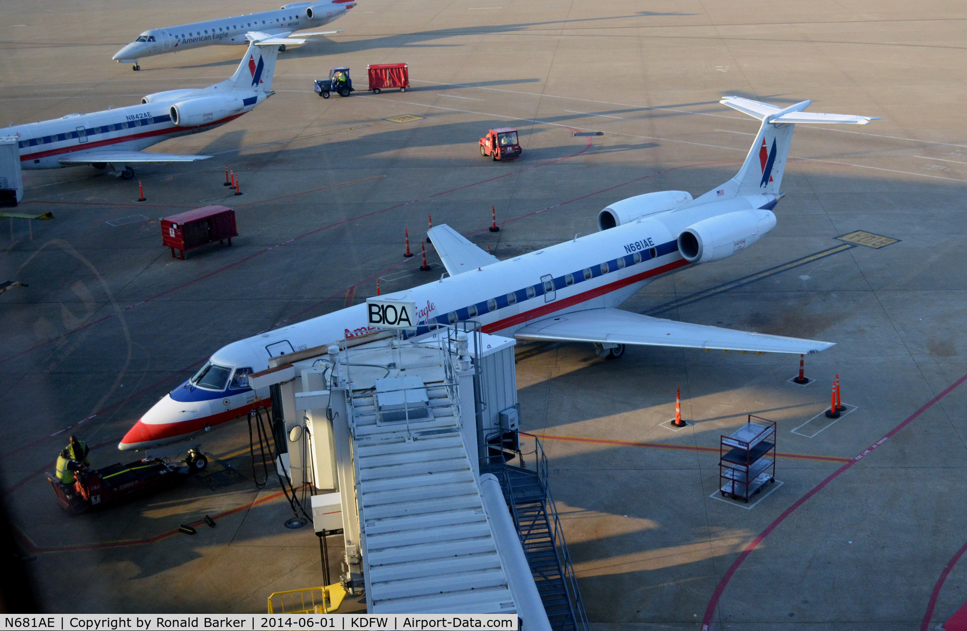 N681AE, 2004 Embraer ERJ-145LR (EMB-145LR) C/N 14500824, Gate B10A DFW