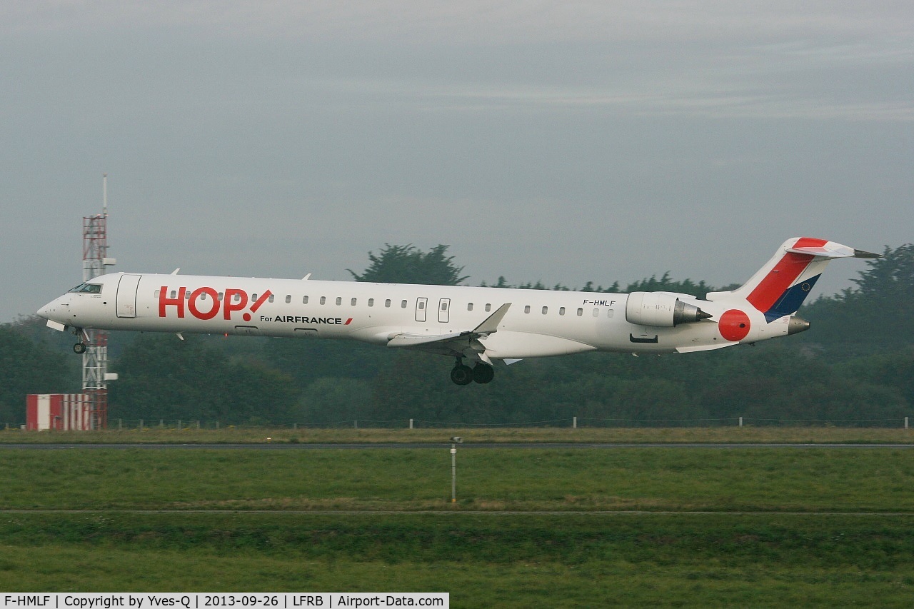 F-HMLF, 2010 Bombardier CRJ-1000EL NG (CL-600-2E25) C/N 19010, Canadair Regional Jet CRJ-1000, On final rwy 25L, Brest-Bretagne airport (LFRB-BES)