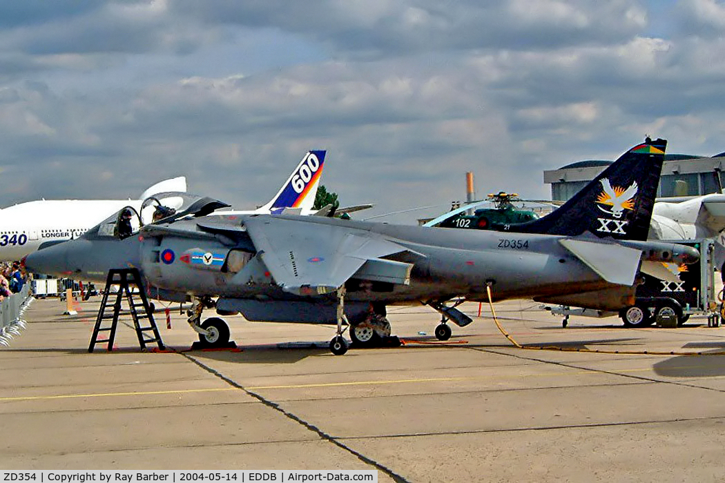 ZD354, 1988 British Aerospace Harrier GR.7 C/N P21, BAe Systems Harrier GR.7 [P21] (Royal Air Force) Berlin-Schonefeld~D 14/05/2004