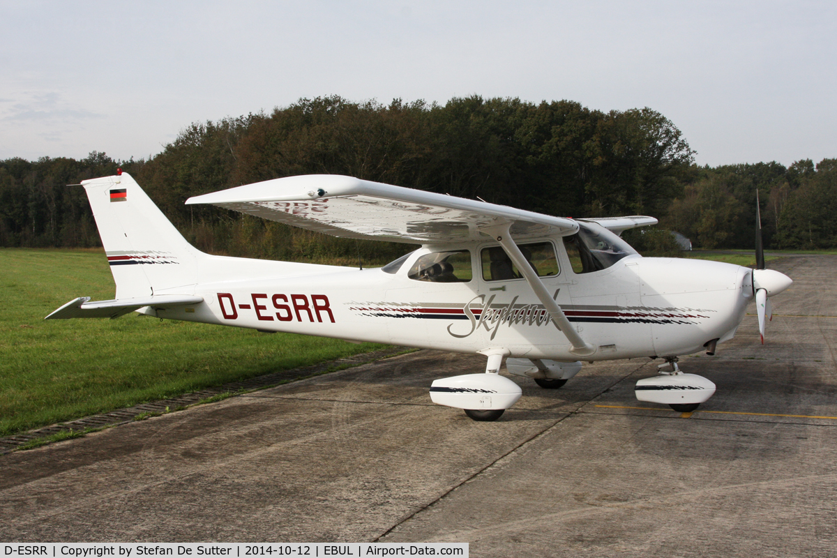 D-ESRR, 1997 Cessna 172R C/N 172-80212, Parked at Aeroclub Brugge.