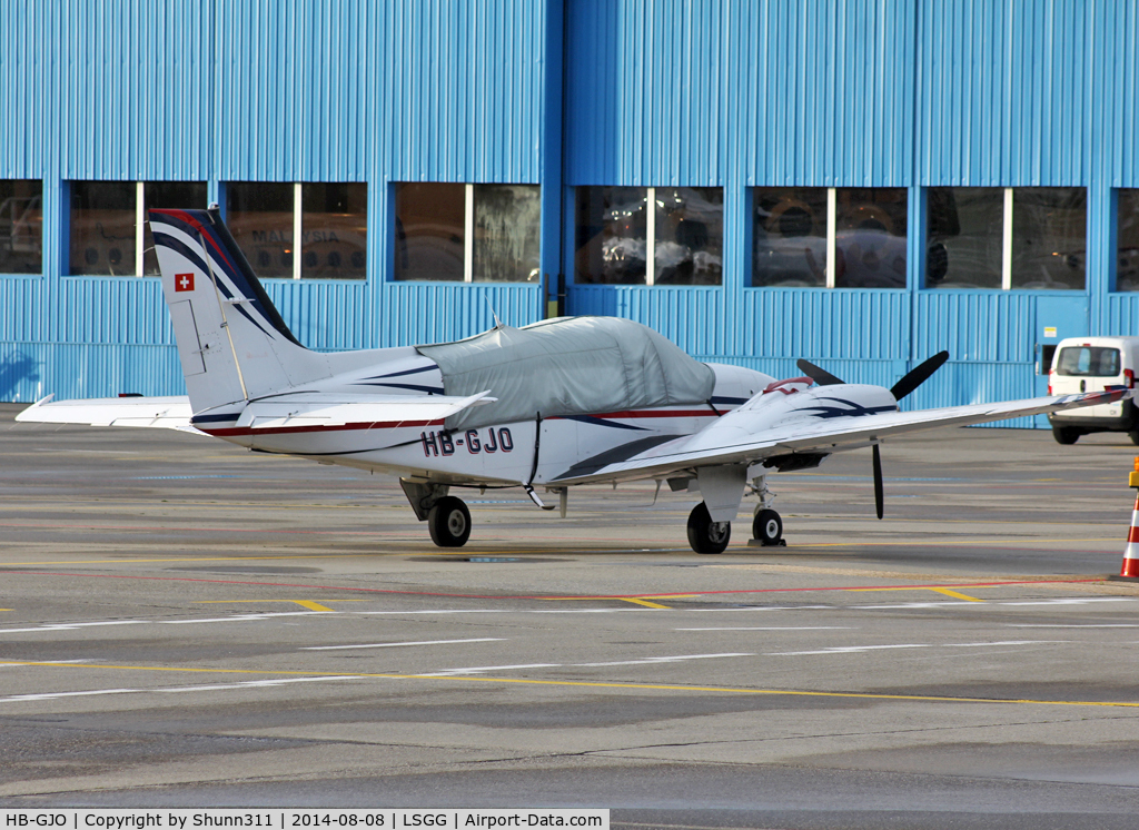 HB-GJO, 2001 Raytheon 58 Baron C/N TH-2001, Parked at the General Aviation area...