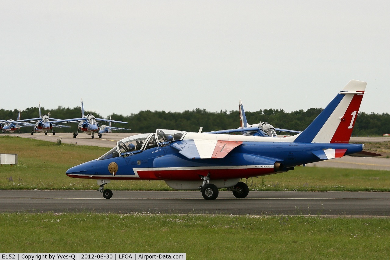 E152, Dassault-Dornier Alpha Jet E C/N E152, Dassault Dornier Alphajet (F-UHRT), Athos 01 Leader of Patrouille de France 2012, Avord Air Base 702 (LFOA) Open day 2012