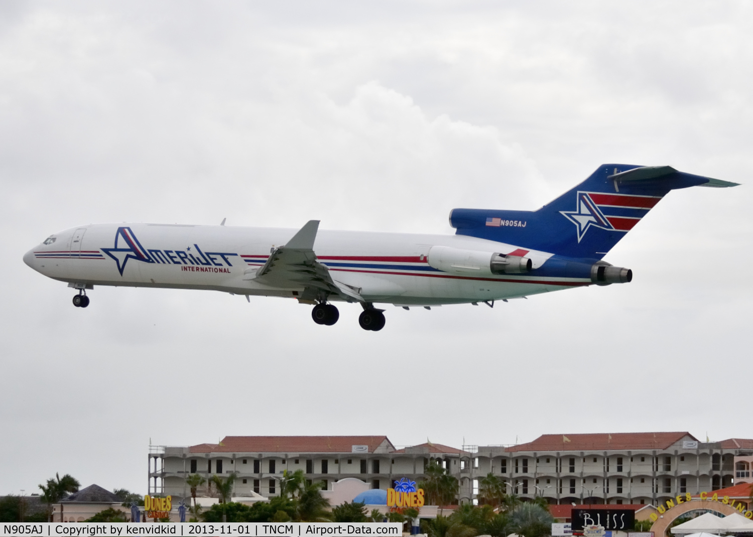 N905AJ, 1980 Boeing 727-231 C/N 21989, On short finals to St Maarten.