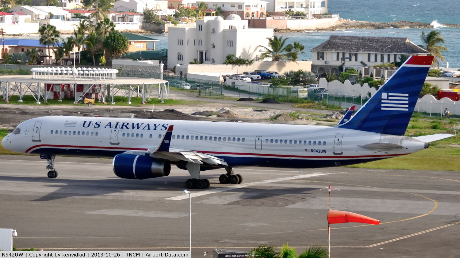 N942UW, 1995 Boeing 757-2B7 C/N 27807, Departing St Maarten.