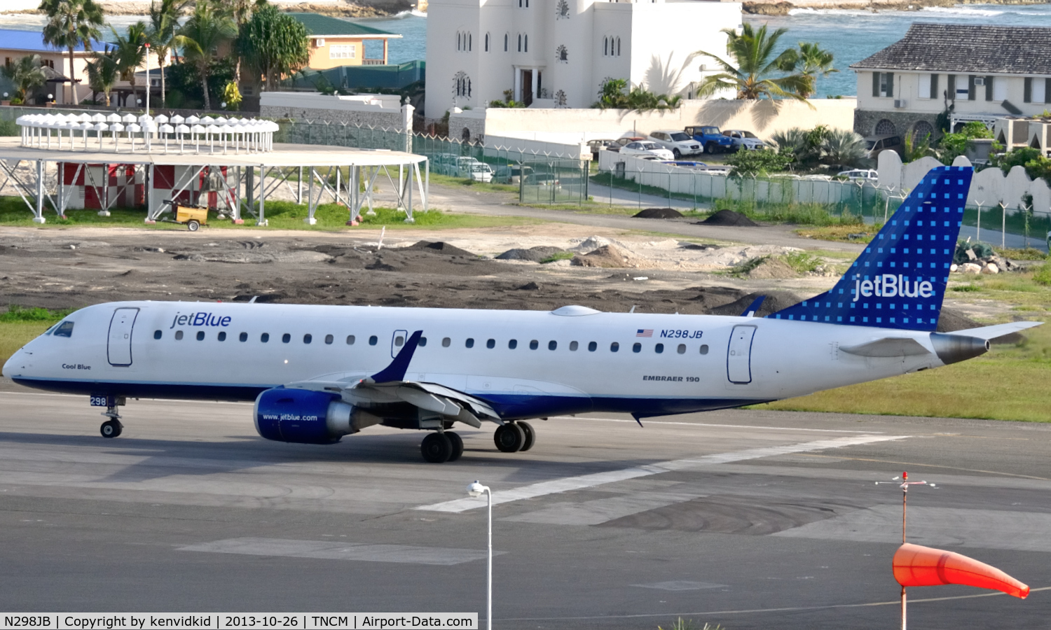N298JB, 2009 Embraer 190AR (ERJ-190-100IGW) C/N 19000249, Departing St Maarten.