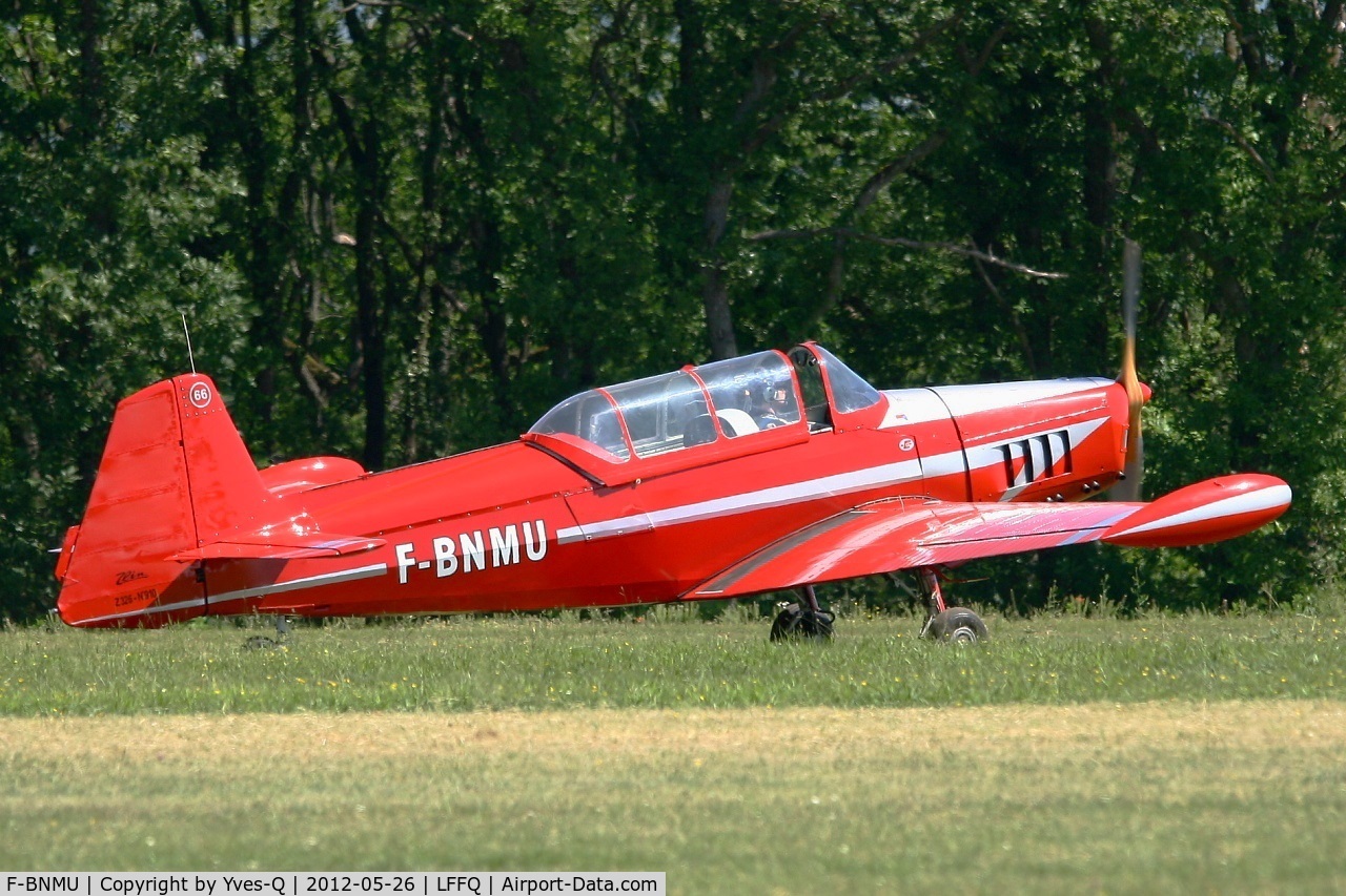 F-BNMU, Zlín Z-326 Trener Master C/N 910, Zlín Z-326 Trener-Master, La Ferte-Alais Airfield (LFFQ) Air show 2012