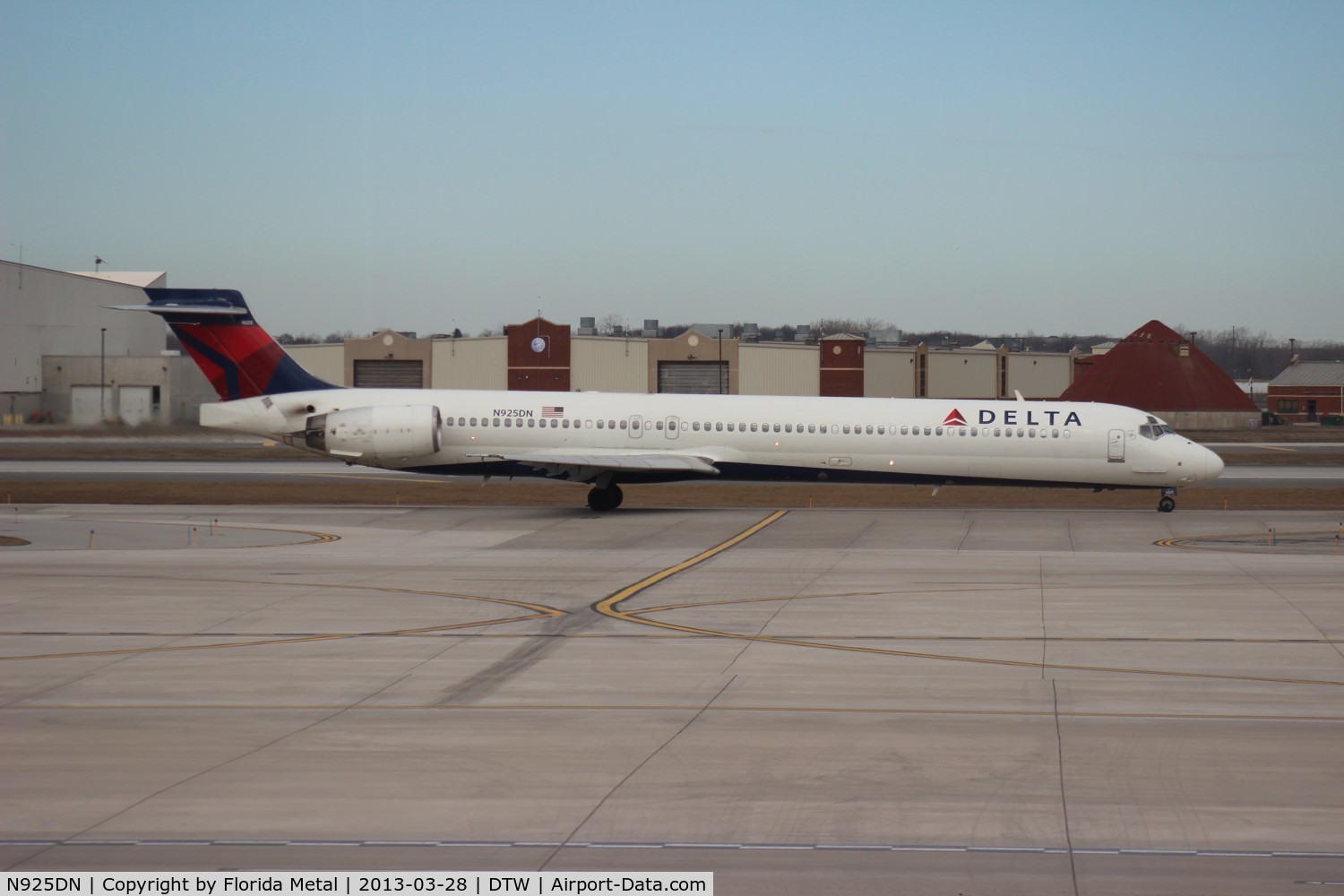 N925DN, 1998 McDonnell Douglas MD-90-30 C/N 53587, Delta