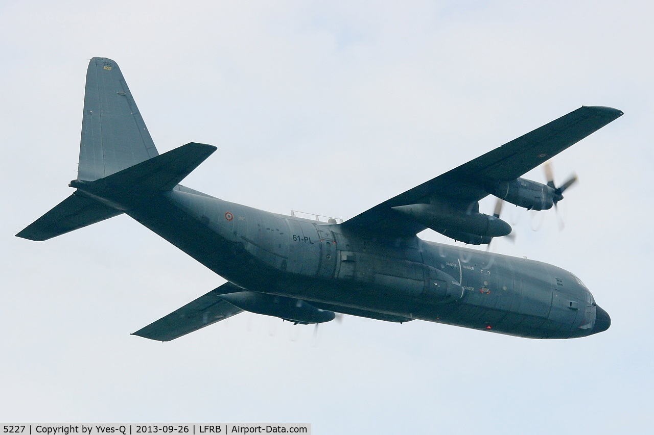 5227, Lockheed C-130H Hercules C/N 382-5227, French Air Force Lockheed C-130H, Take off rwy 07R, Brest-Bretagne Airport (LFRB-BES)