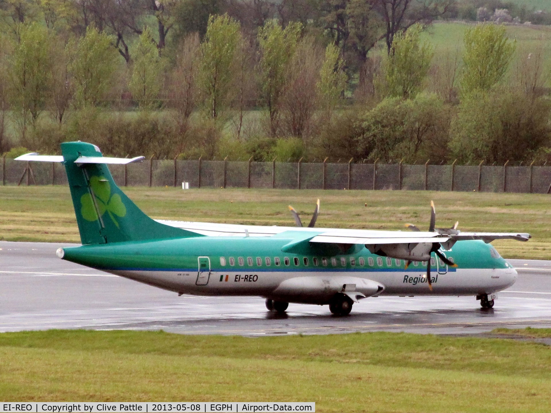 EI-REO, 2008 ATR 72-212A C/N 787, Ready for departure from Edinburgh