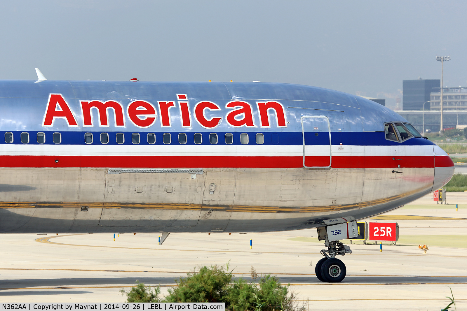 N362AA, 1988 Boeing 767-323 C/N 24043, Hold point