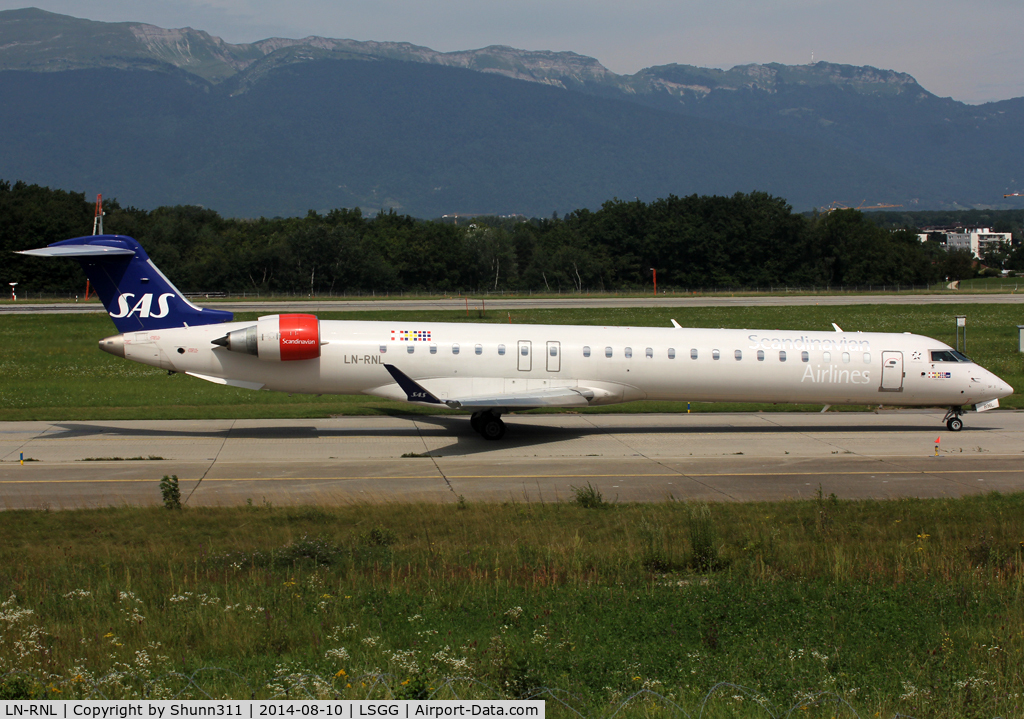 LN-RNL, 2010 Bombardier CRJ-900LR (CL-600-2D24) C/N 15250, Taxiing holding point rwy 23 for departure...