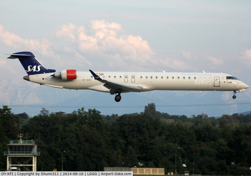 OY-KFI, 2009 Canadair CRJ-900ER (CL-600-2D24) C/N 15242, Landing rwy 23