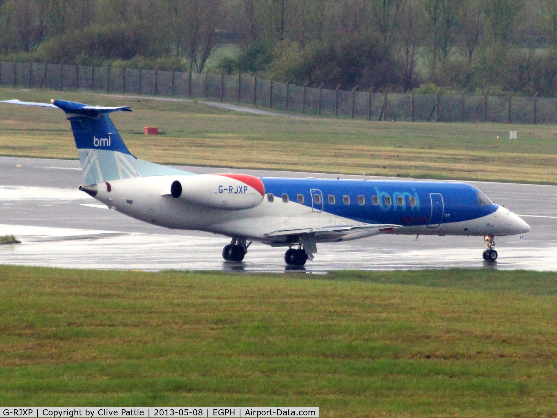 G-RJXP, 2001 Embraer ERJ-135ER (EMB-135ER) C/N 145431, Hold for take off at Edinburgh