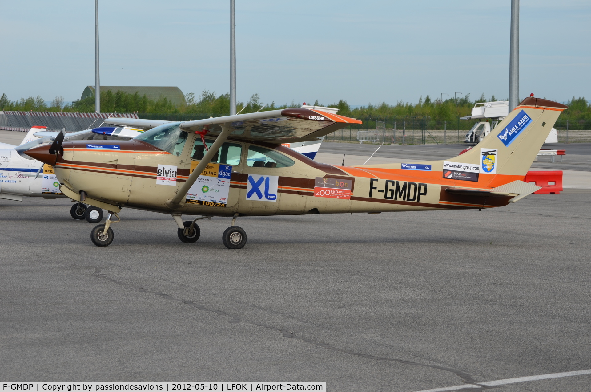 F-GMDP, Cessna TR182 Turbo Skylane RG Turbo Skylane RG C/N R182-01331, on th apron