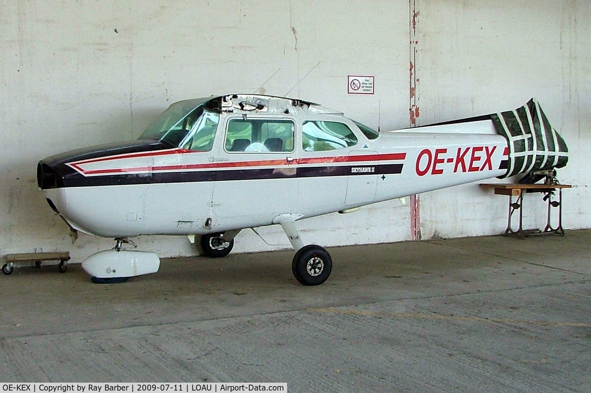 OE-KEX, Cessna 172P C/N 17274957, Cessna 172P Skyhawk [172-74957] Stockerau~OE 11/07/2009