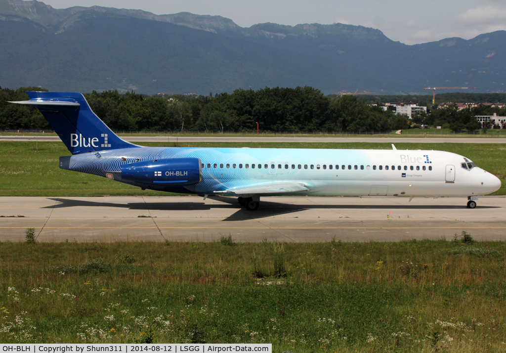 OH-BLH, 2000 Boeing 717-2CM C/N 55060, Taxiing holding point rwy 23 for departure...