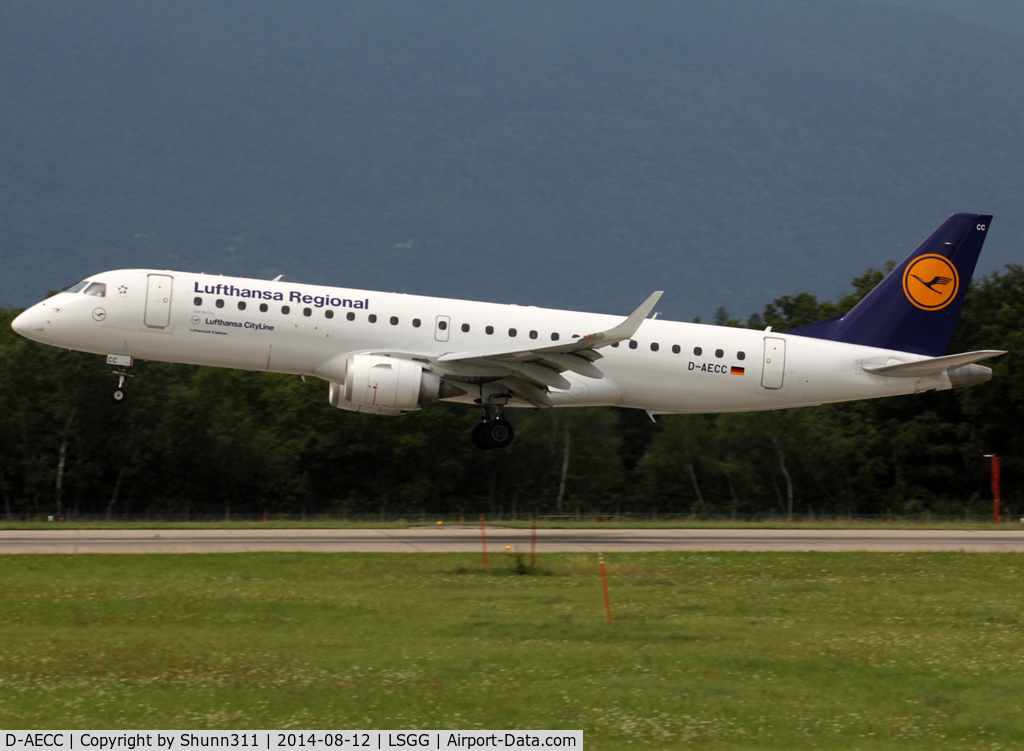 D-AECC, 2009 Embraer 190LR (ERJ-190-100LR) C/N 19000333, Landing rwy 23