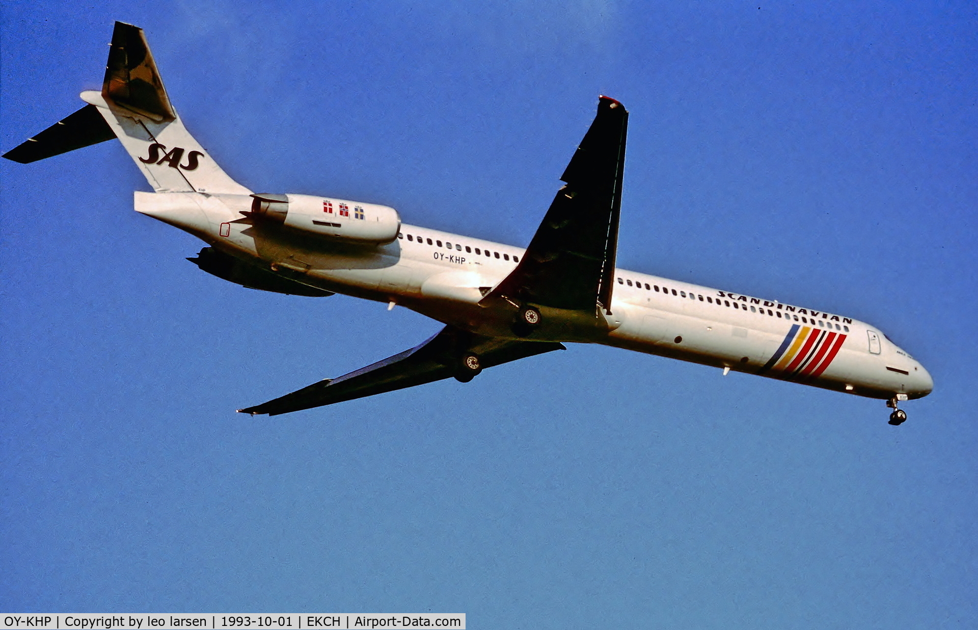 OY-KHP, 1991 McDonnell Douglas MD-81 (DC-9-81) C/N 53007, Copenhagen 1.10.93 App to R-12