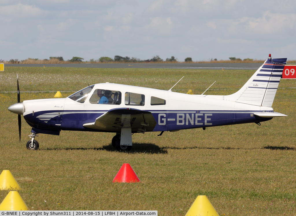 G-BNEE, 1978 Piper PA-28R-201 Cherokee Arrow III C/N 28R-7837084, Taxiing to his parking in the grass...