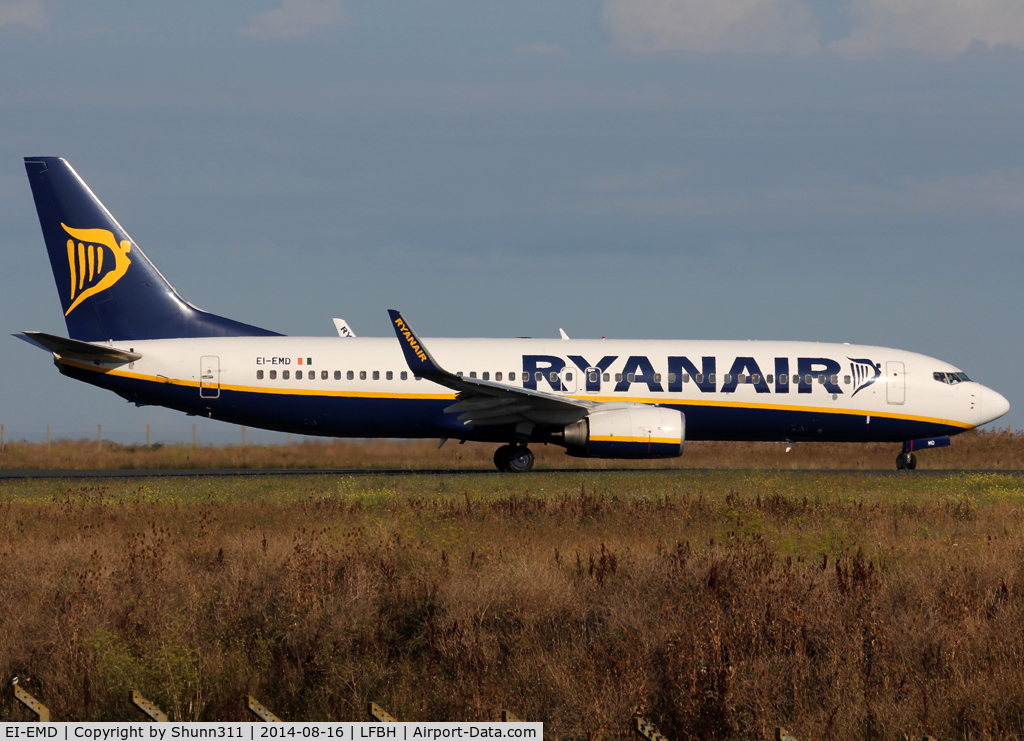 EI-EMD, 2010 Boeing 737-8AS C/N 38509, Lining up rwy 10 for departure...