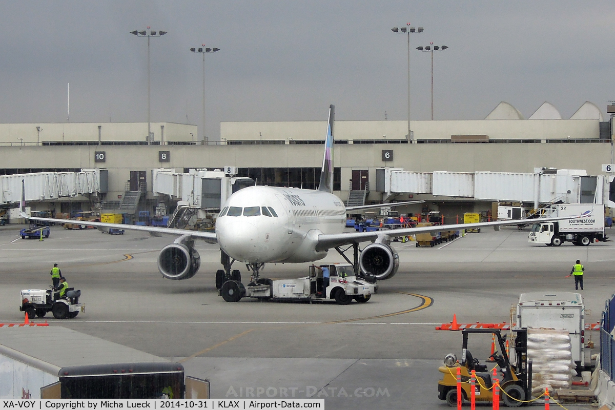 XA-VOY, 2013 Airbus A320-233 C/N 5793, At LAX