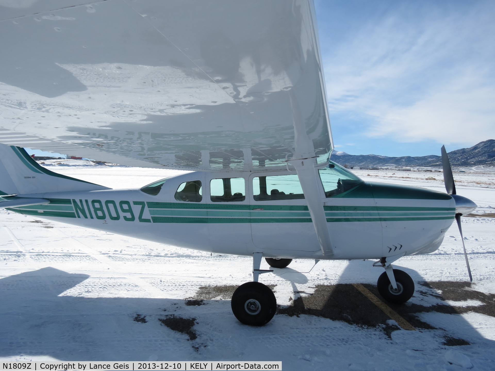 N1809Z, 1962 Cessna 210-5 (205) C/N 205-0009, Leaving Ely