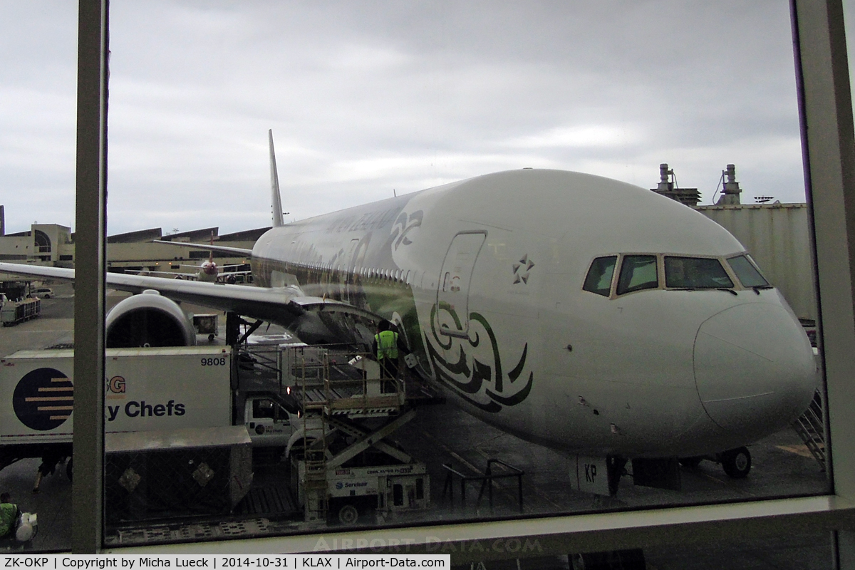 ZK-OKP, 2011 Boeing 777-306/ER C/N 39041, Just arrived from AKL