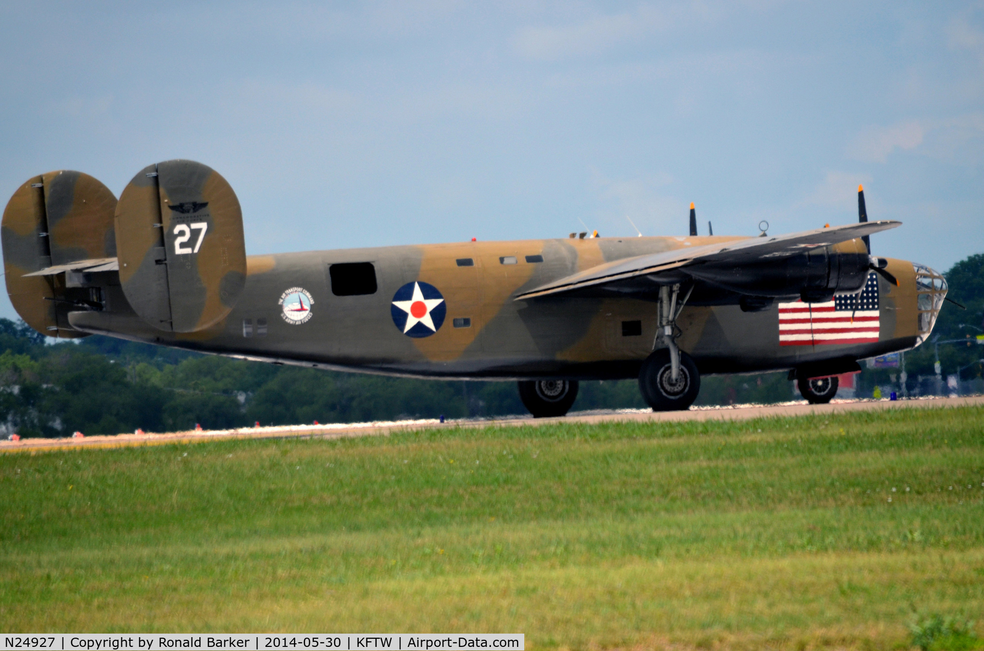 N24927, 1940 Consolidated Vultee RLB30 (B-24) C/N 18, Diamond Lil ready for takeoff, Vintage Flying Museum