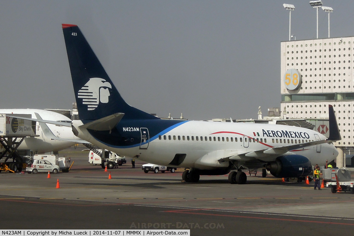 N423AM, 2003 Boeing 737-73V C/N 32423, At Mexico City