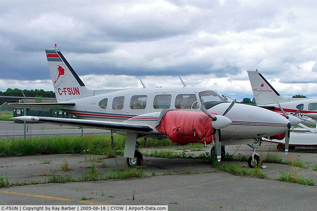 C-FSUN, 1971 Piper PA-31 C/N 31-750, Piper PA-31-310 Turbo Navajo B [31-750] Ottawa-Macdonald Cartier International~C 18/06/2005