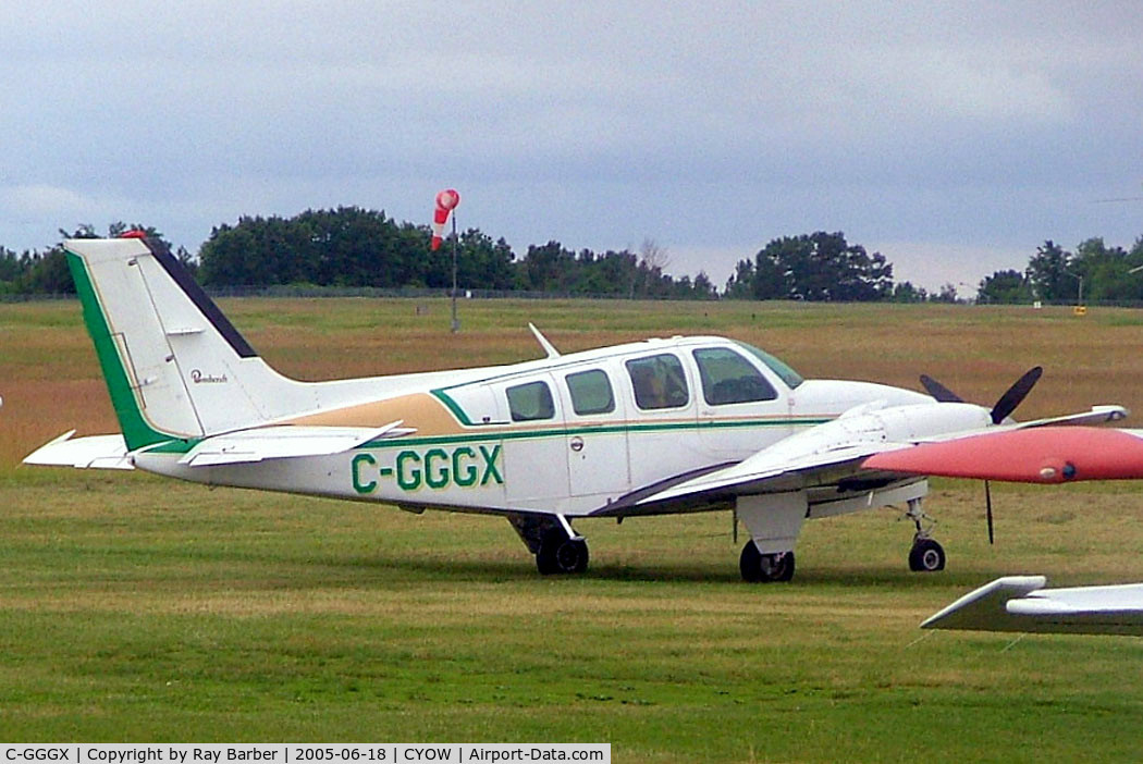 C-GGGX, 1976 Beech 58 Baron C/N TH 707, Beech 58 Baron [TH-707] Ottawa-Macdonald Cartier International~C 18/06/2005