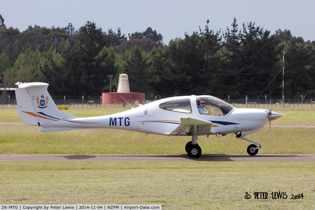 ZK-MTG, Diamond DA-40 Diamond Star C/N 40.998, Massey University School of Aviation, Palmerston North