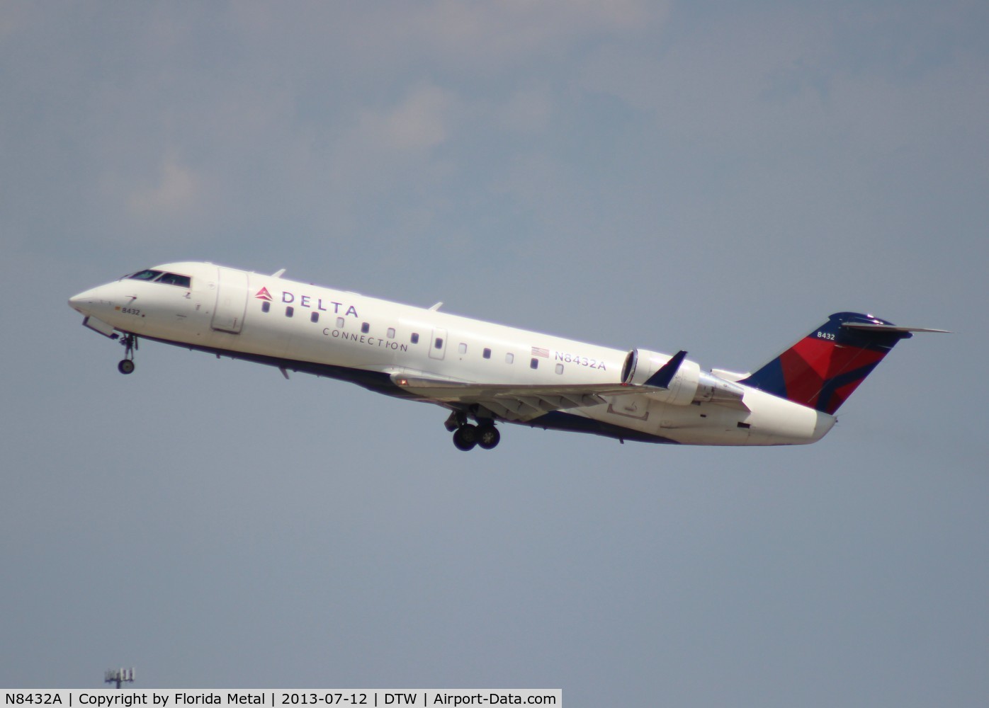 N8432A, 2000 Canadair CRJ-200LR (CL-600-2B19) C/N 7432, Delta Connection CRJ-200