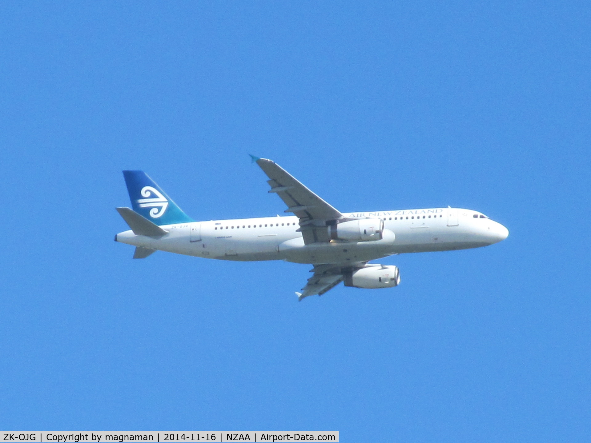 ZK-OJG, 2004 Airbus A320-232 C/N 2173, on finals to NZAA